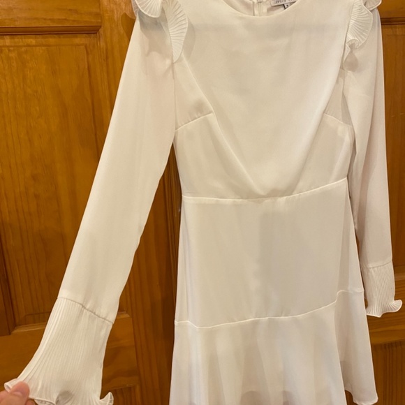 White ruffle dress - Picture 5 of 6